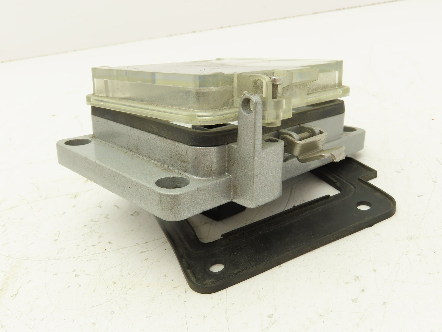 GracePort P-G2R2-K3R0-U293 Data Interface Connector Outlet Housing Mount