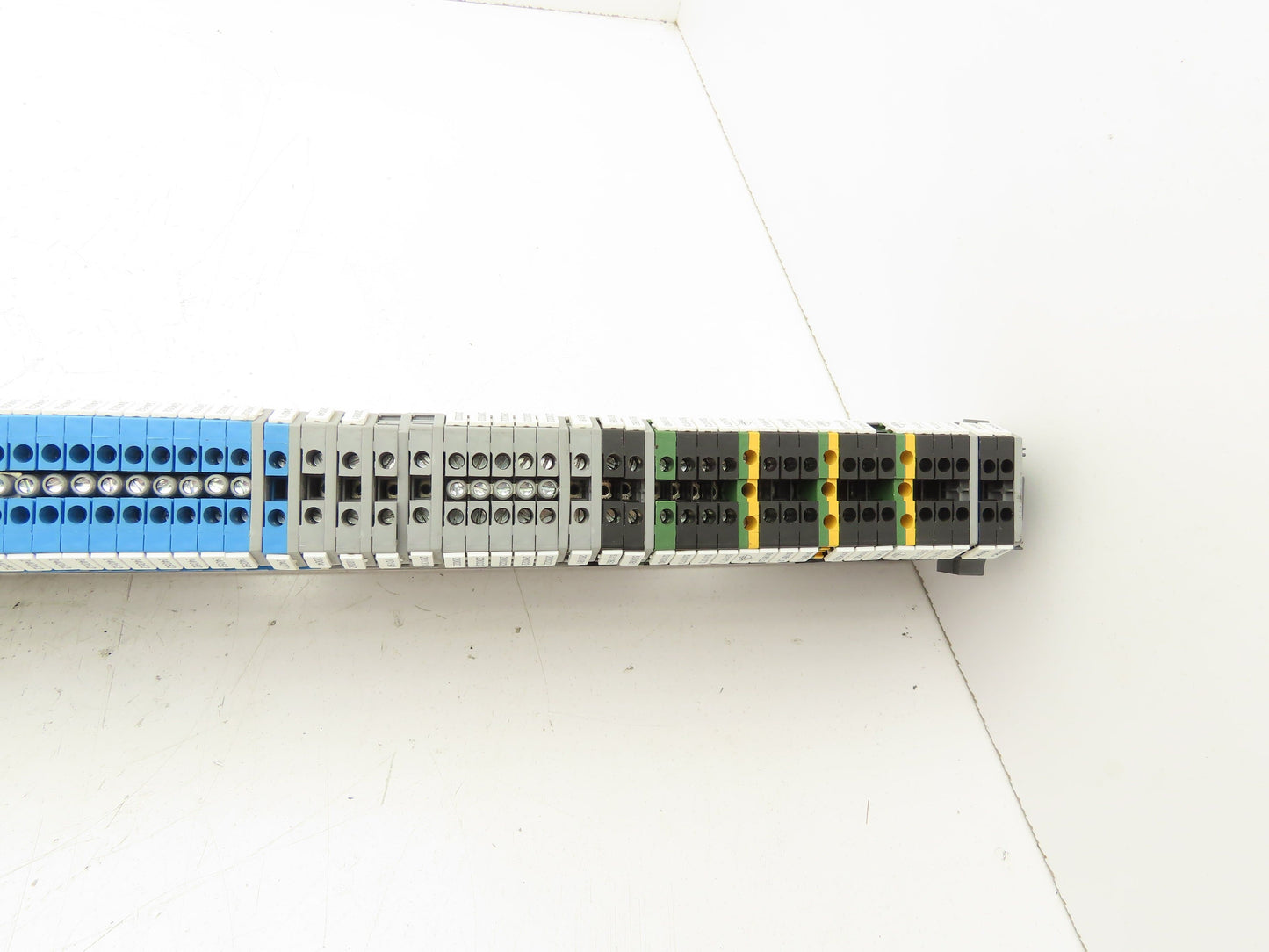 ABB Entrelec M4/6 Blue Terminal Block 48" DIN Rail Strip  Lot of 120