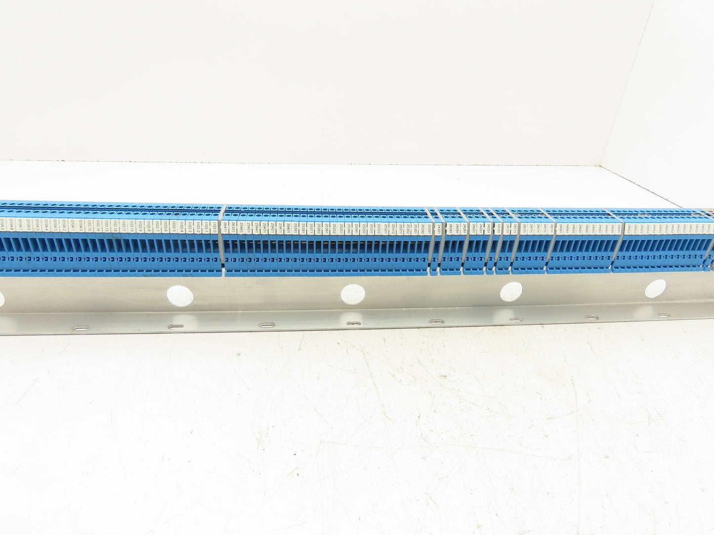 ABB Entrelec M4/6 Blue Terminal Block 48" DIN Rail Strip  Lot of 120