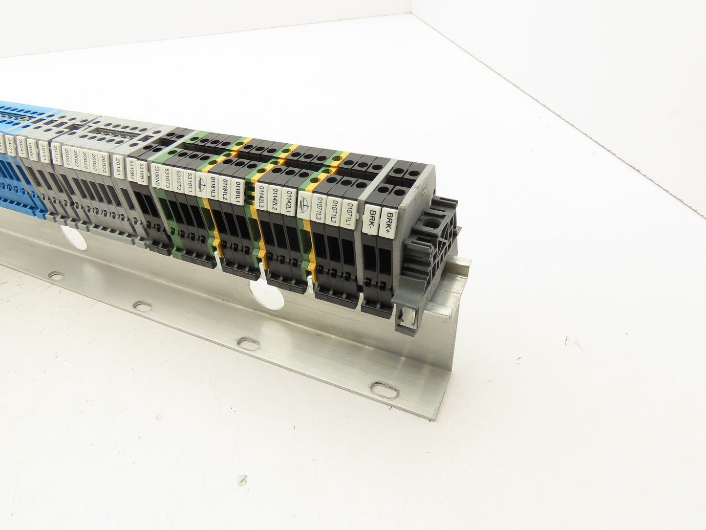 ABB Entrelec M4/6 Blue Terminal Block 48" DIN Rail Strip  Lot of 120