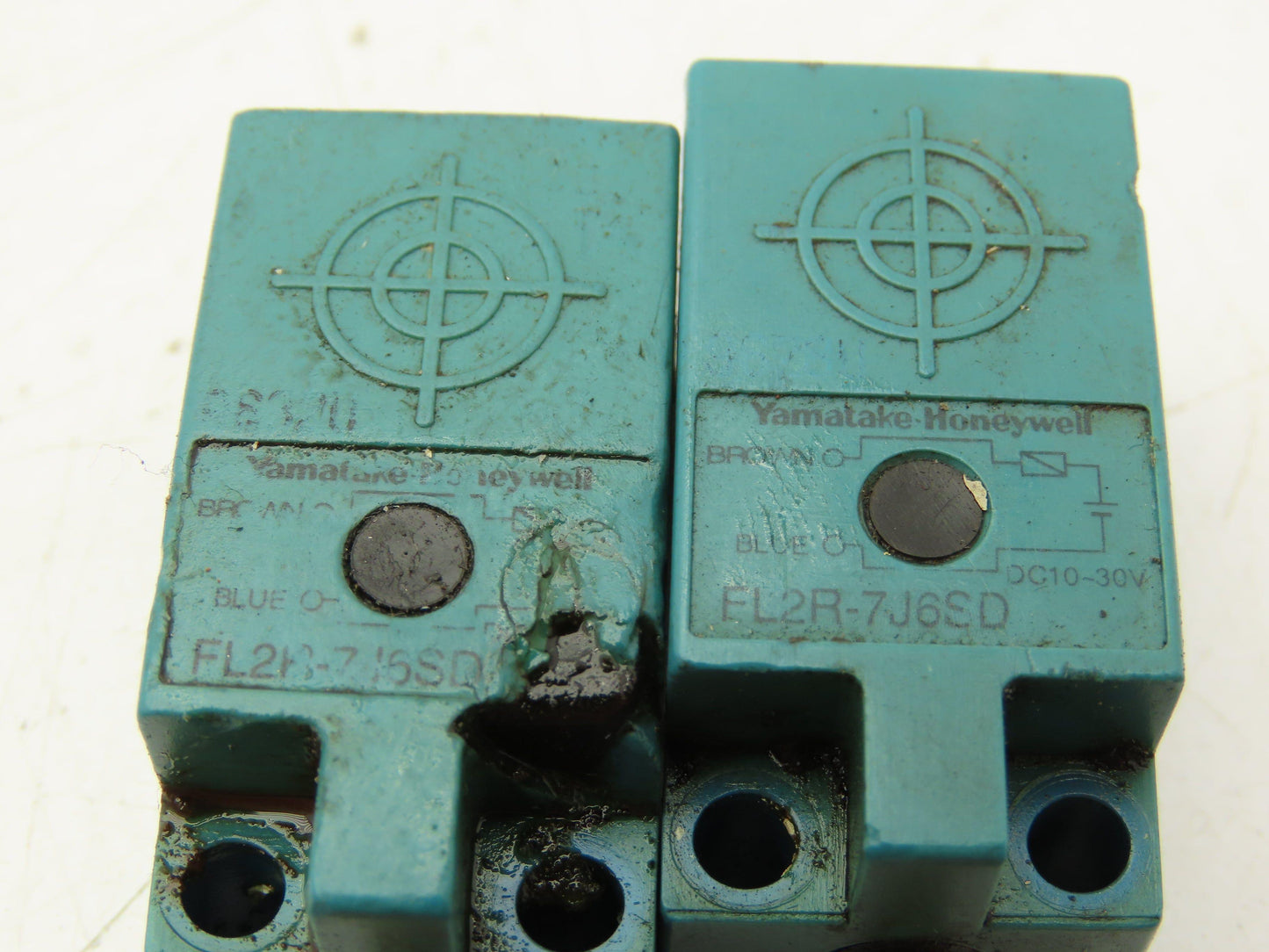 Yamatake Honeywell FL2R-7J6SD Square Proximity Sensor Switch 7mm Lot of 2