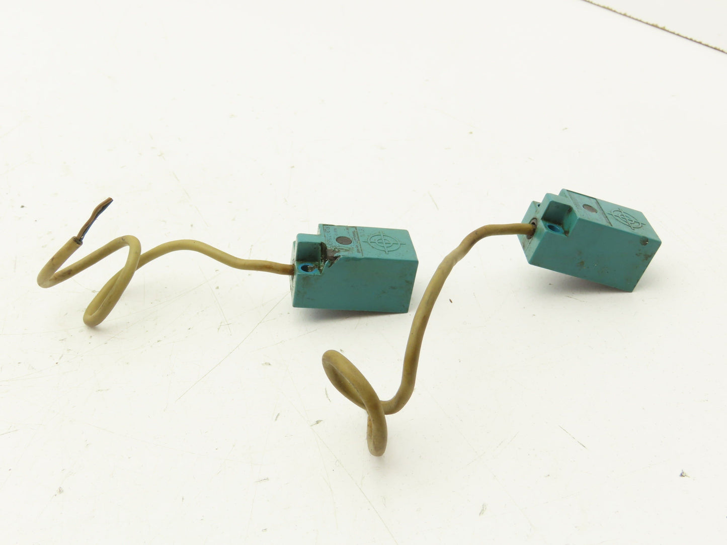 Yamatake Honeywell FL2R-7J6SD Square Proximity Sensor Switch 7mm Lot of 2