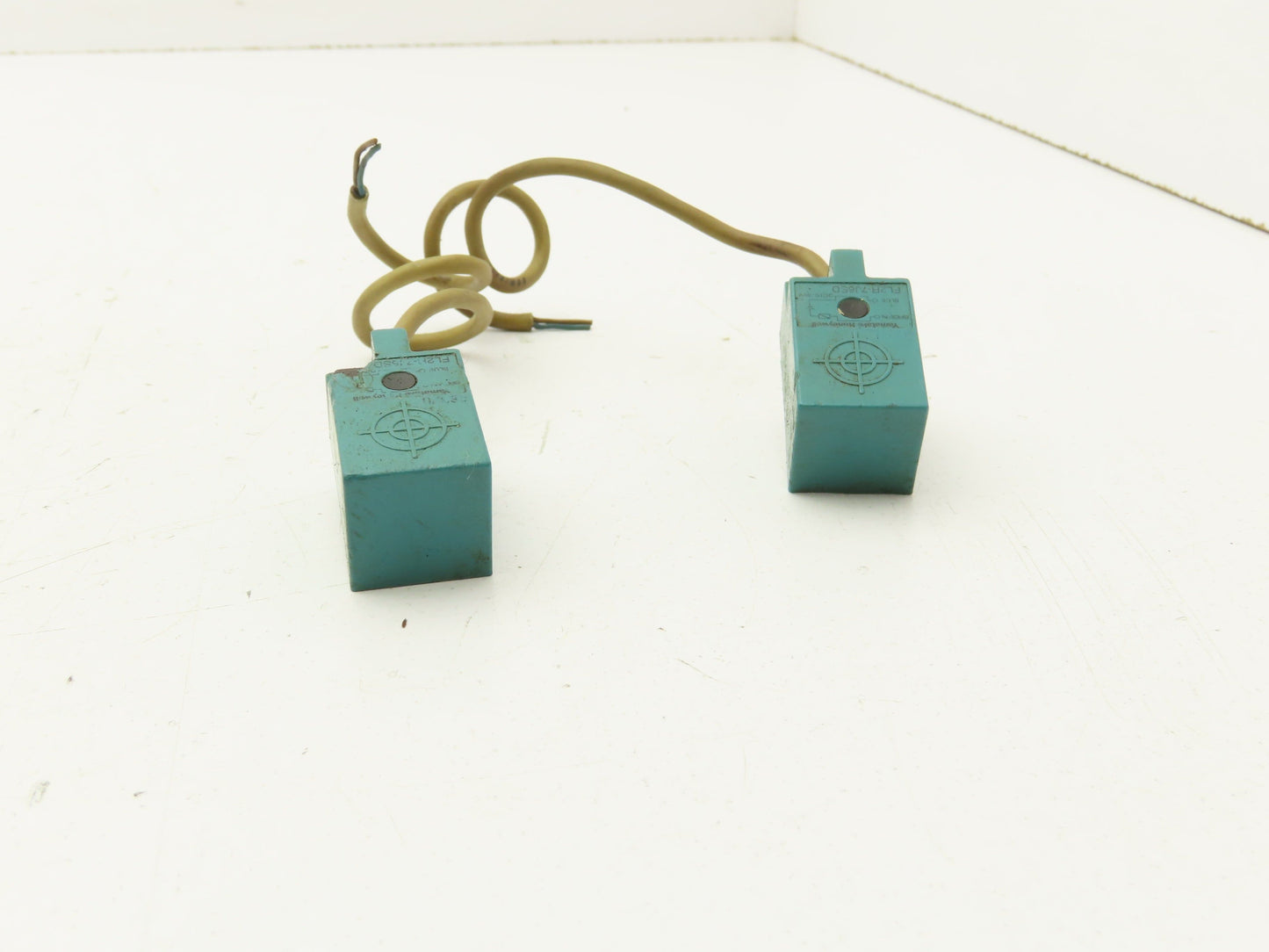 Yamatake Honeywell FL2R-7J6SD Square Proximity Sensor Switch 7mm Lot of 2