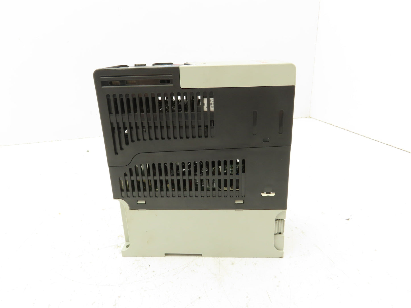 Allen Bradley 25B-B2P5N104 PowerFlex 525 VFD AC Drive 0.4kW 0.5HP 3PH 240V 2.5A
