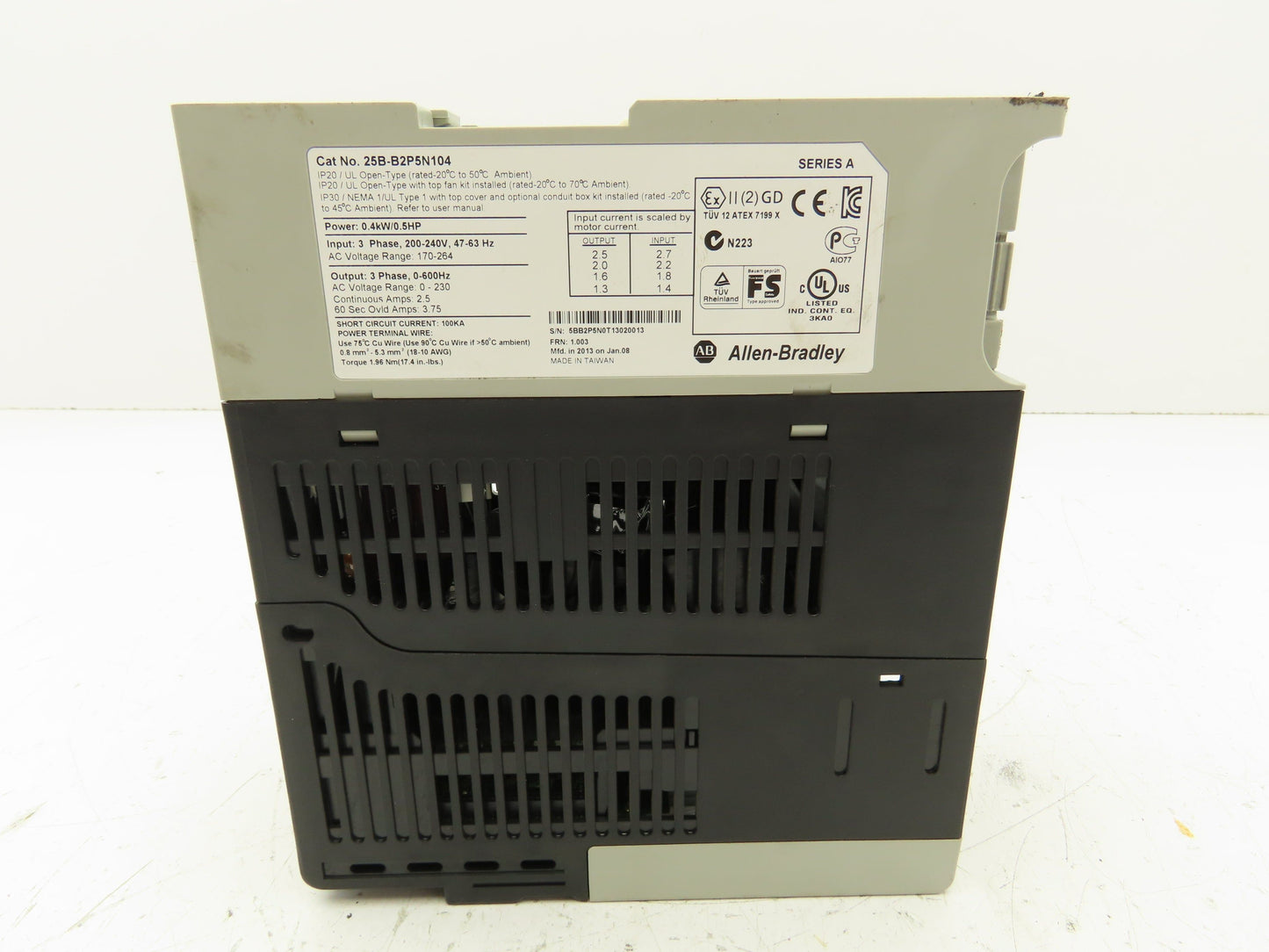 Allen Bradley 25B-B2P5N104 PowerFlex 525 VFD AC Drive 0.4kW 0.5HP 3PH 240V 2.5A