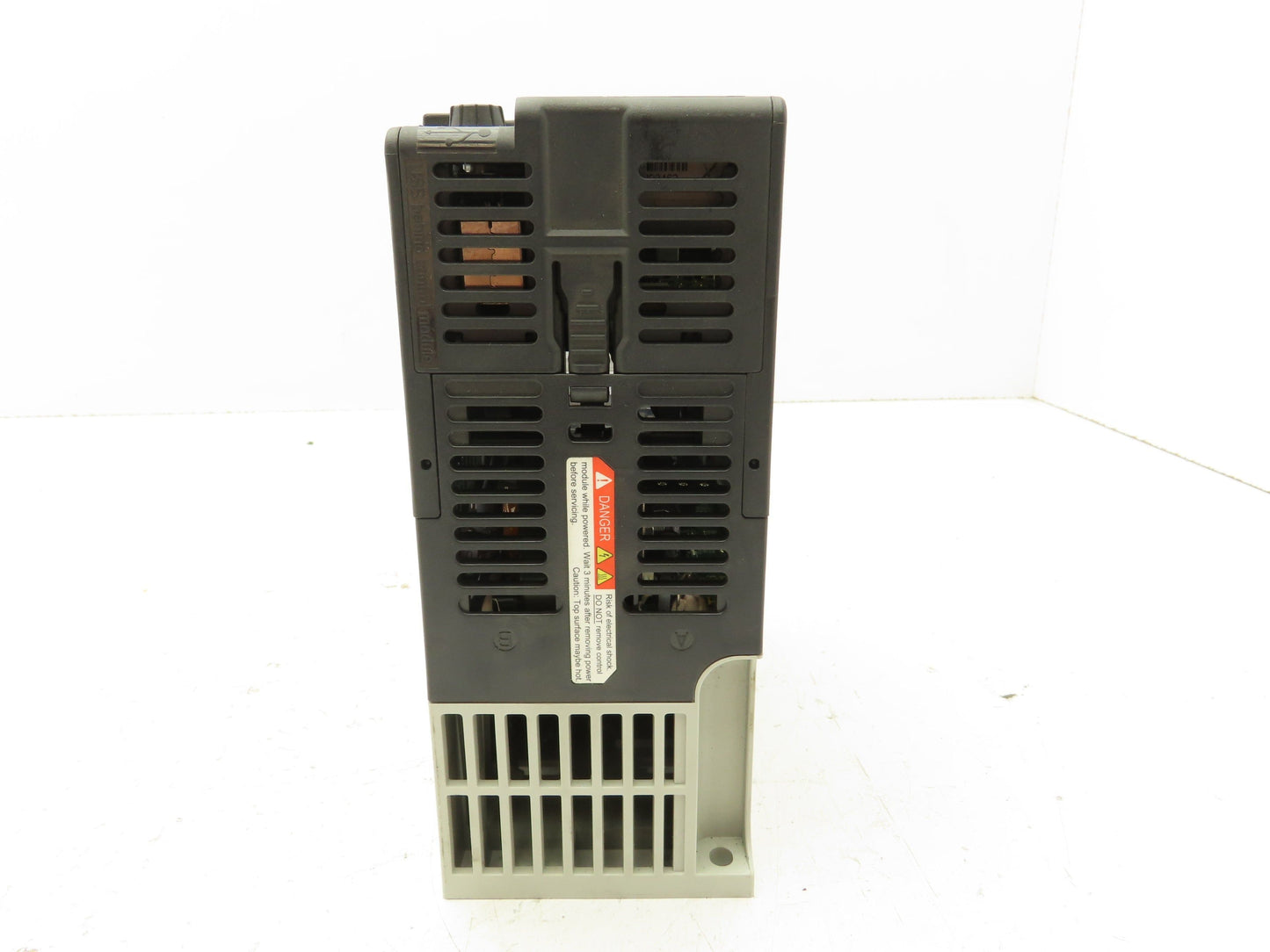 Allen Bradley 25B-B2P5N104 PowerFlex 525 VFD AC Drive 0.4kW 0.5HP 3PH 240V 2.5A