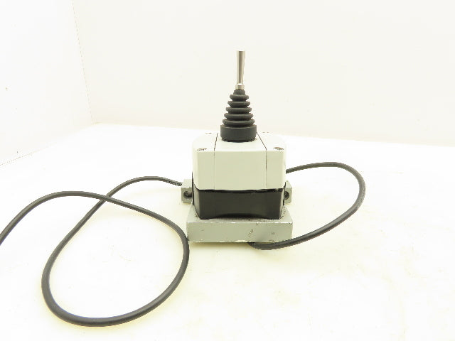 Allen Bradley 800F Toggle Switch 2-Way Spring Return 30mm Lever Operator
