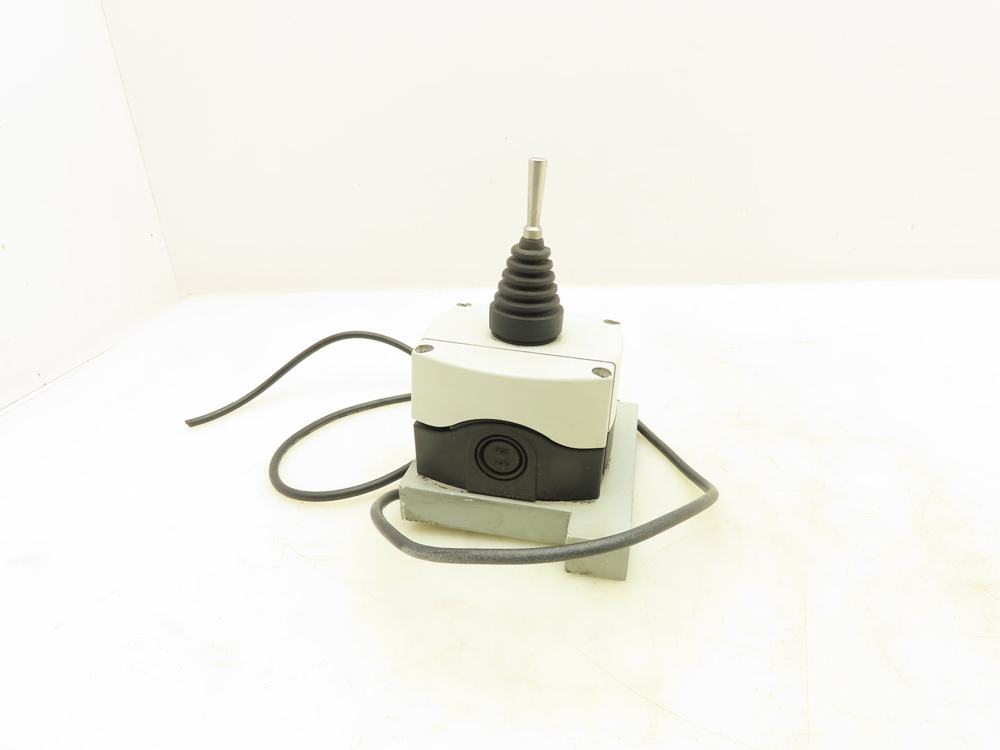 Allen Bradley 800F Toggle Switch 2-Way Spring Return 30mm Lever Operator