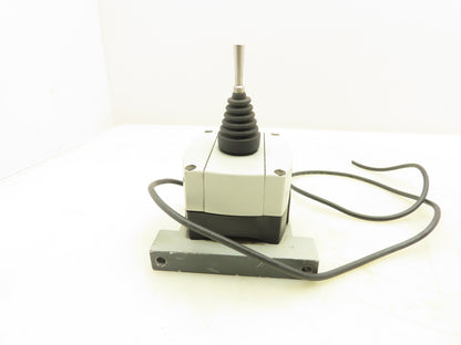 Allen Bradley 800F Toggle Switch 2-Way Spring Return 30mm Lever Operator