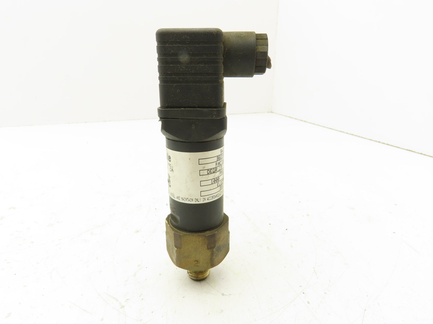 Barksdale 96210-BB2-S0073 Pressure Switch Sensor DECR 15PSI 1000PSI Max 1/4" NPT