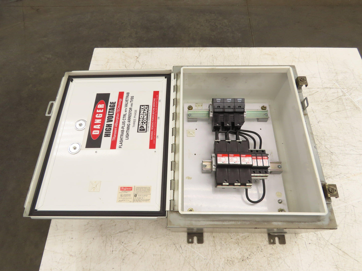 Phoenix Contact FLT-PLUS Flashtrab-Plus CTRL W/ Valvetrab Lighting Arrestor