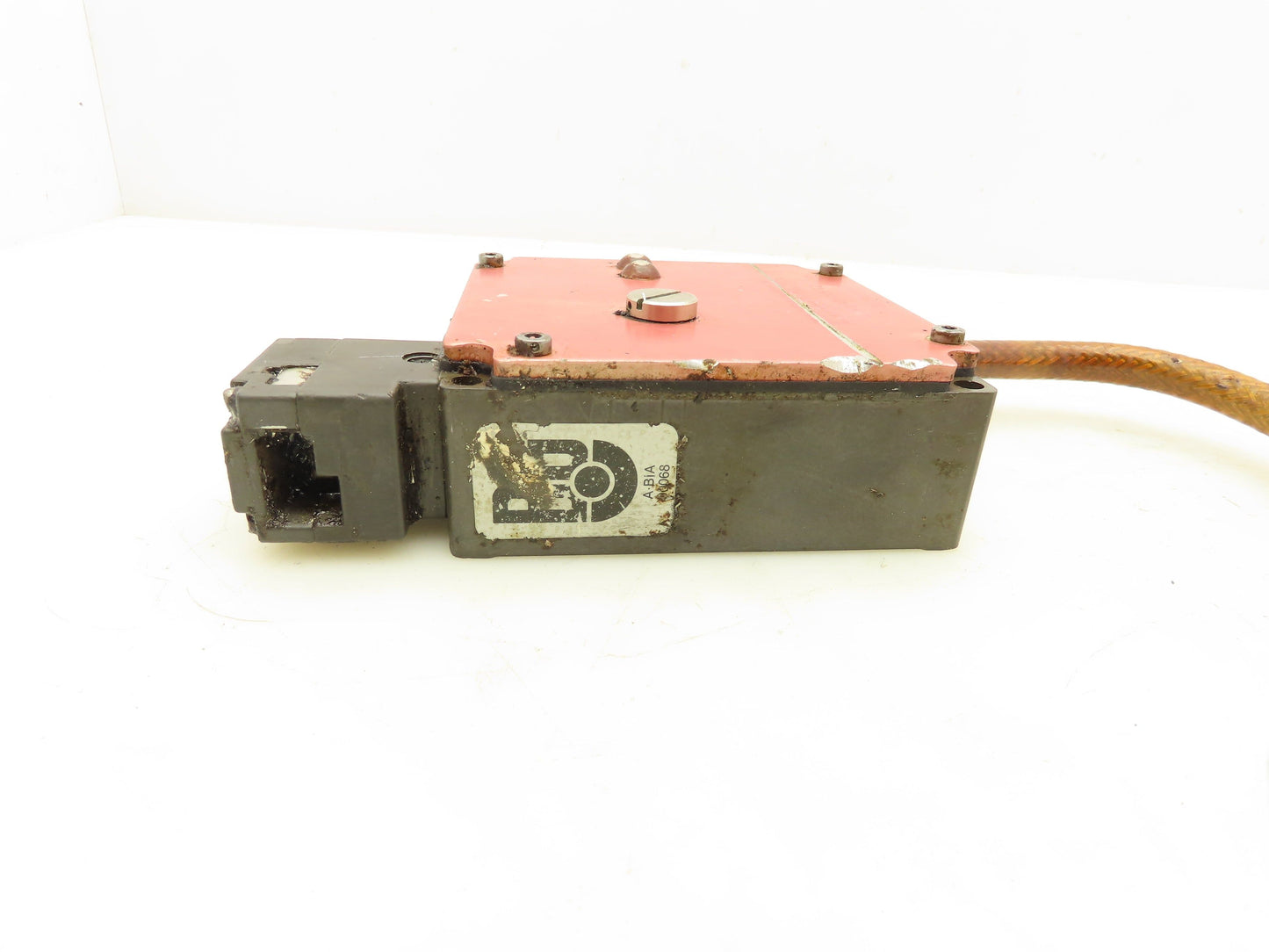 Euchner TZ1LC110PG-R Guard Lock Monitoring Safety Switch 10A 250V