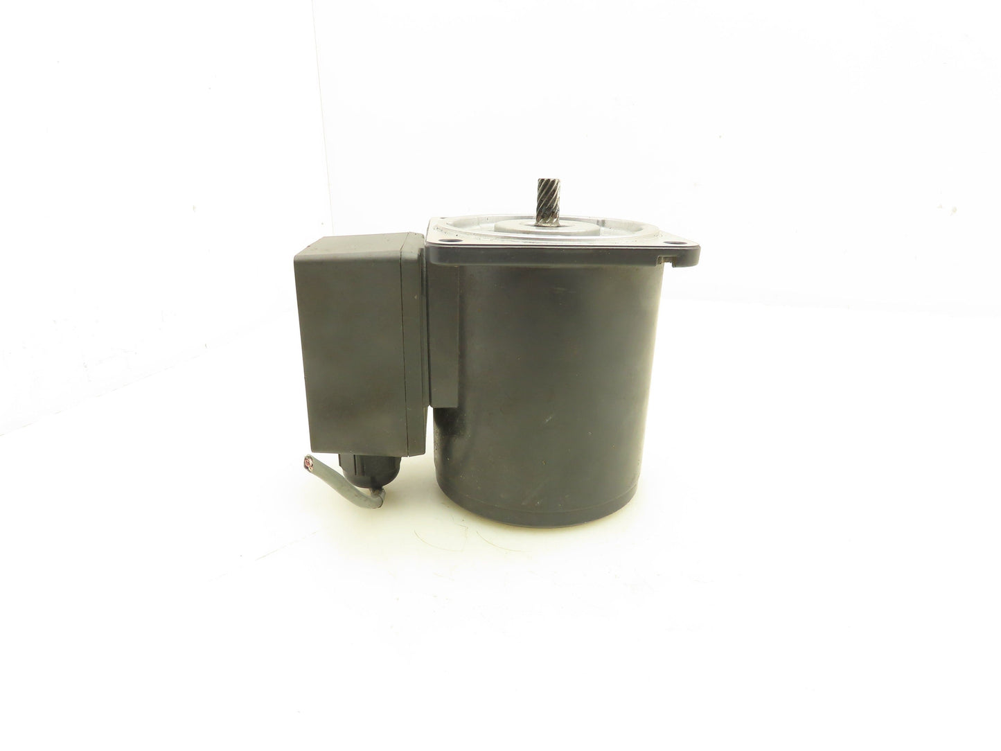 Oriental 5IK40GN-SWT Induction Motor 40W 1600 RPM 200/220/230V 3PH Pinion Shaft