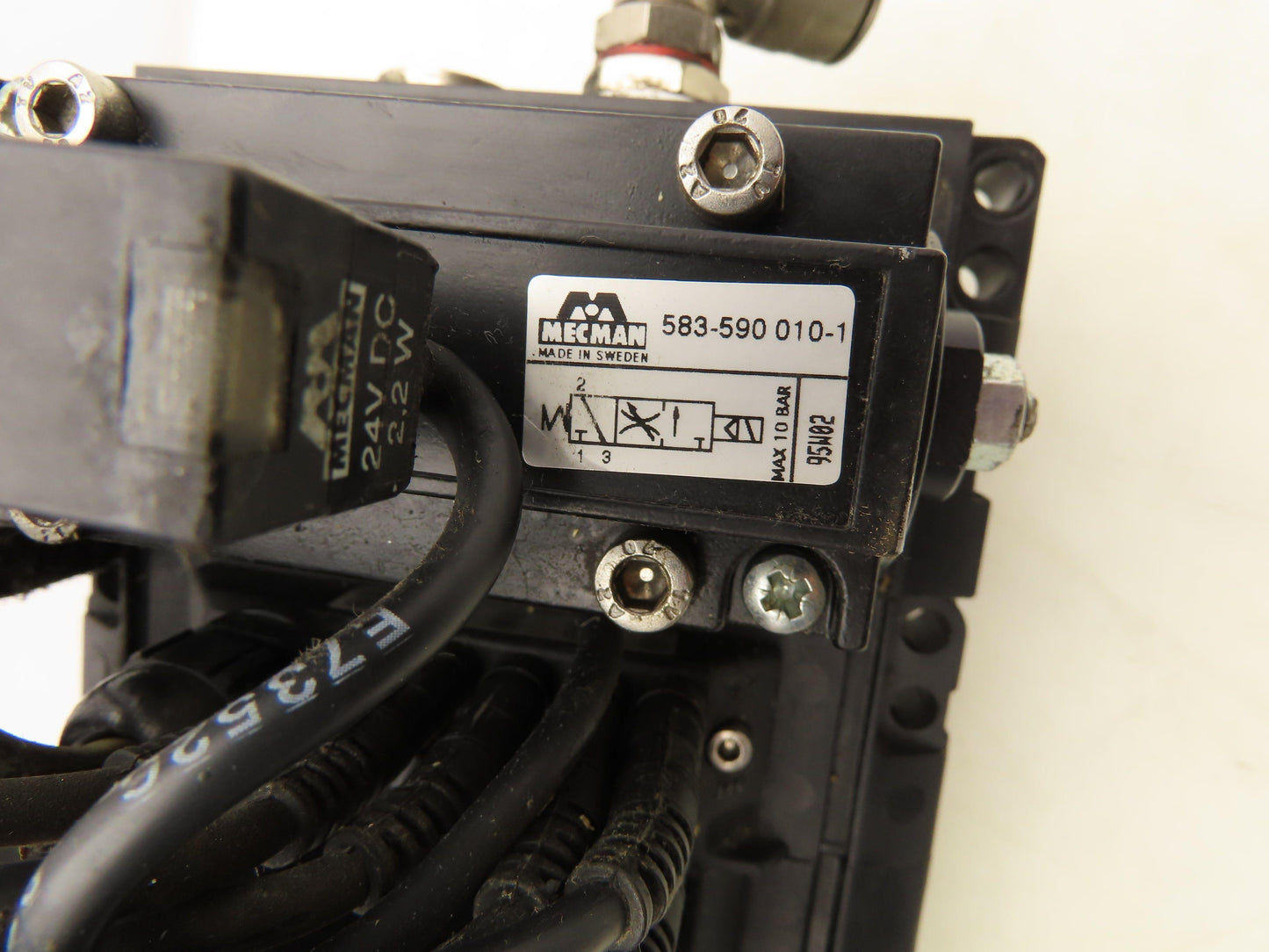 Mecman 07931 Pneumatic Directional Solenoid Valve 8-Station Manifold 24V 5/2