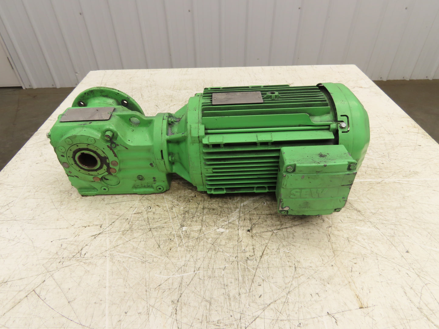 Sew Eurodrive KAF37 DRN100L4 Gearmotor 260 RPM 3Hp 230/460V 1-1/4" Output Shaft