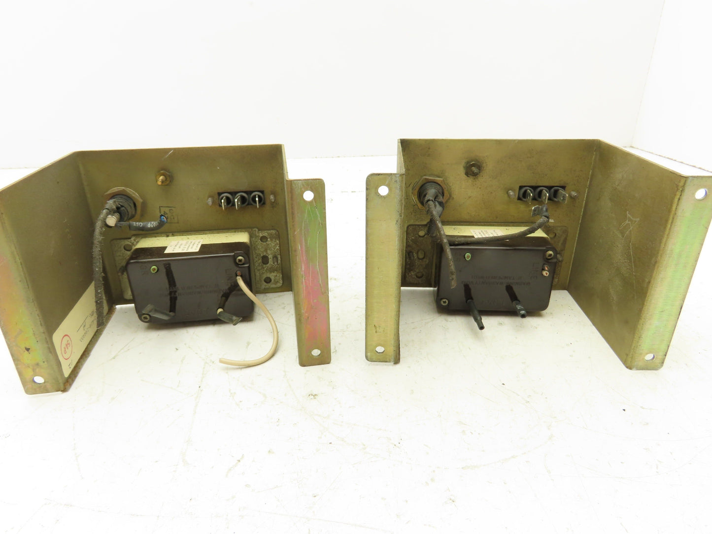 Cincinnati Milacron Leviton 3-424-1944AA Circuit Interrupter Assembly Lot of 2
