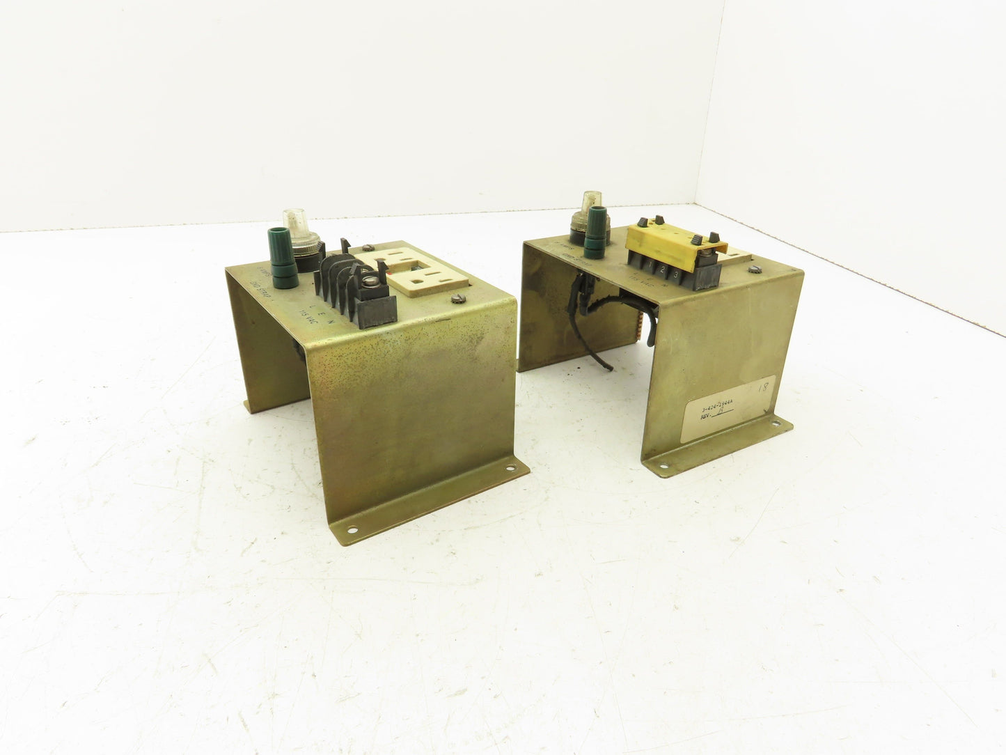 Cincinnati Milacron Leviton 3-424-1944AA Circuit Interrupter Assembly Lot of 2