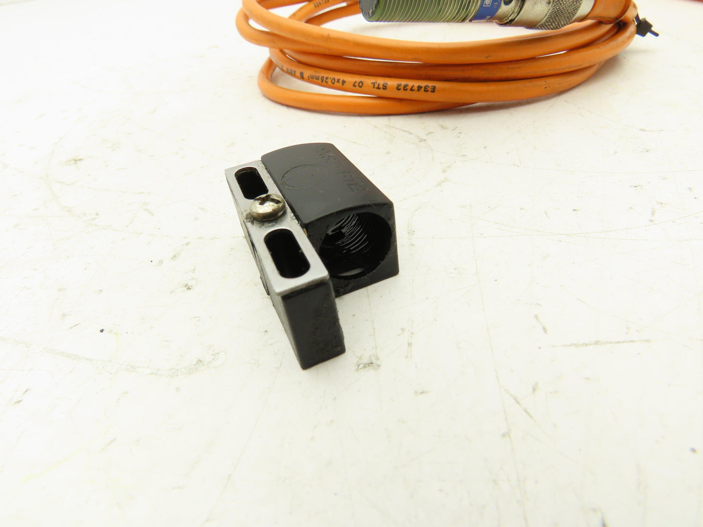 Telemecanique XS1N12PA340D Inductive Proximity Sensor Bracket 2mm Lot of 6