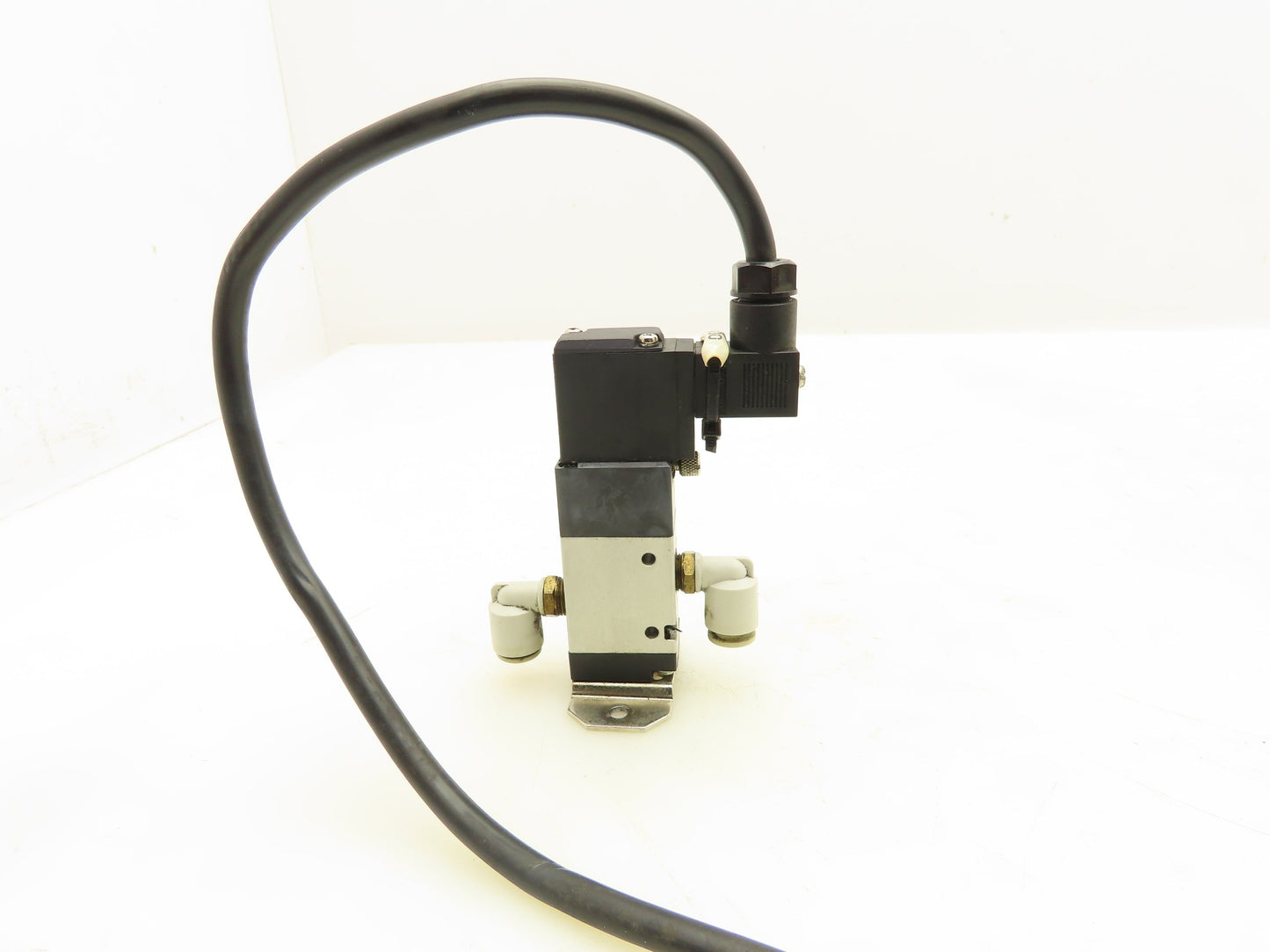 Koganei 181E1-39-83 Single Pilot Solenoid Valve 24V 1/8" NPT