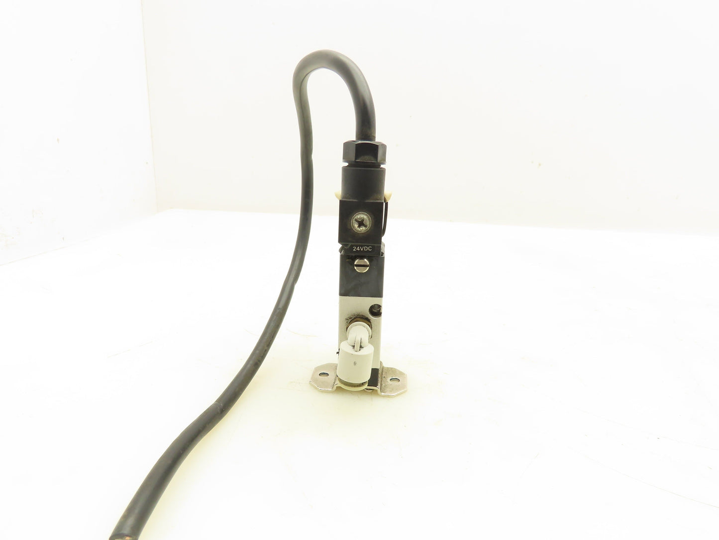 Koganei 181E1-39-83 Single Pilot Solenoid Valve 24V 1/8" NPT