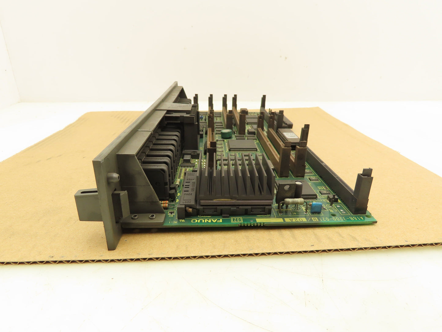 Fanuc A16B-3200-0219/02A Circuit Board Slot Card Module