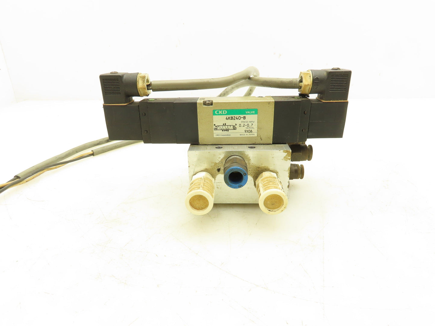 CKD 4KB240-B Solenoid Valve 2-Port Manifold 1/4" and 1/8" NPT