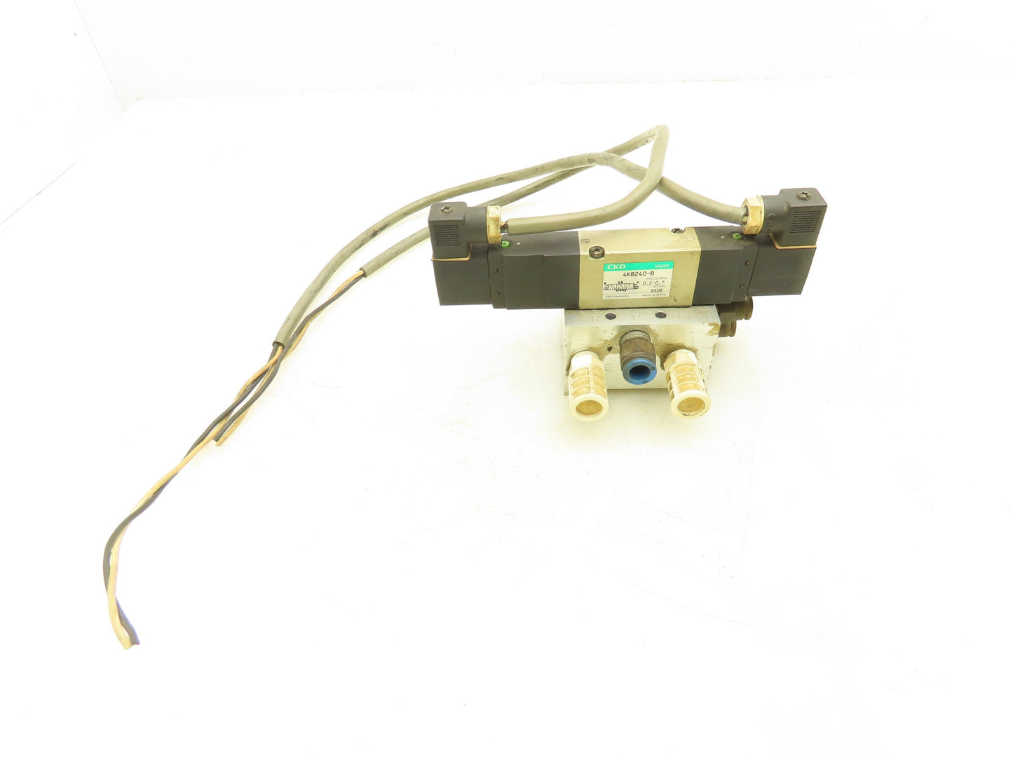 CKD 4KB240-B Solenoid Valve 2-Port Manifold 1/4" and 1/8" NPT