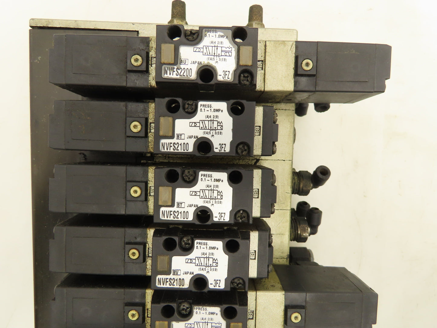 SMC NVFS2200 NVFS2100 Pneumatic 5/2 Solenoid Valves on 6-Station Manifold 24VDC