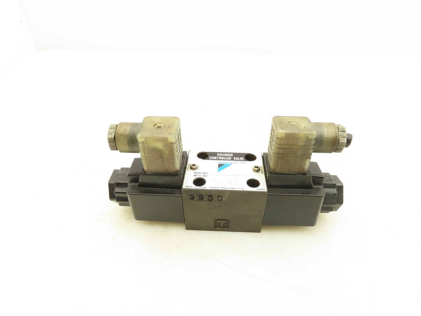 Daikin KSO-G02-2CA-30-CL Hydraulic Directional Control Solenoid Valve 110V