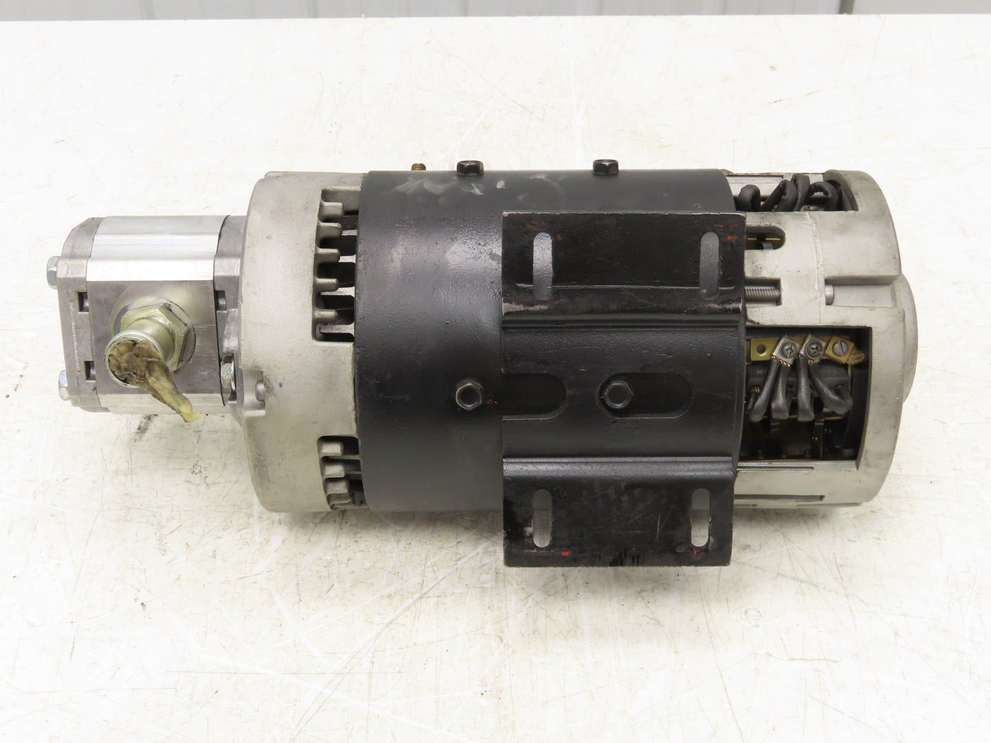 Raymond 570-235/100 EASI-OPC30TT Order Picker Forklift Hydraulic Pump Motor