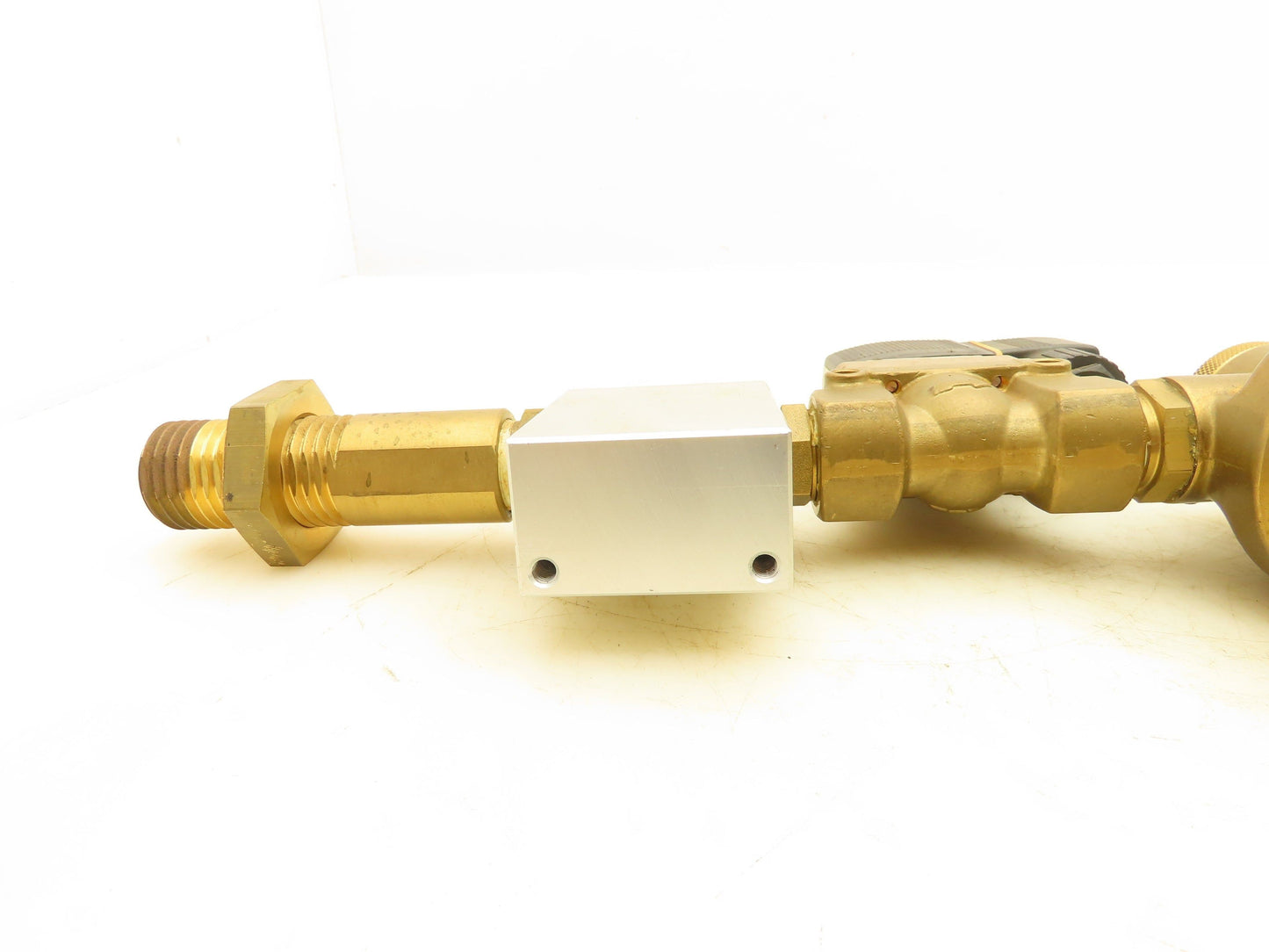 Burkert 00501940 Pneumatic Flow Control Solenoid Valve Assembly 24VDC Coil