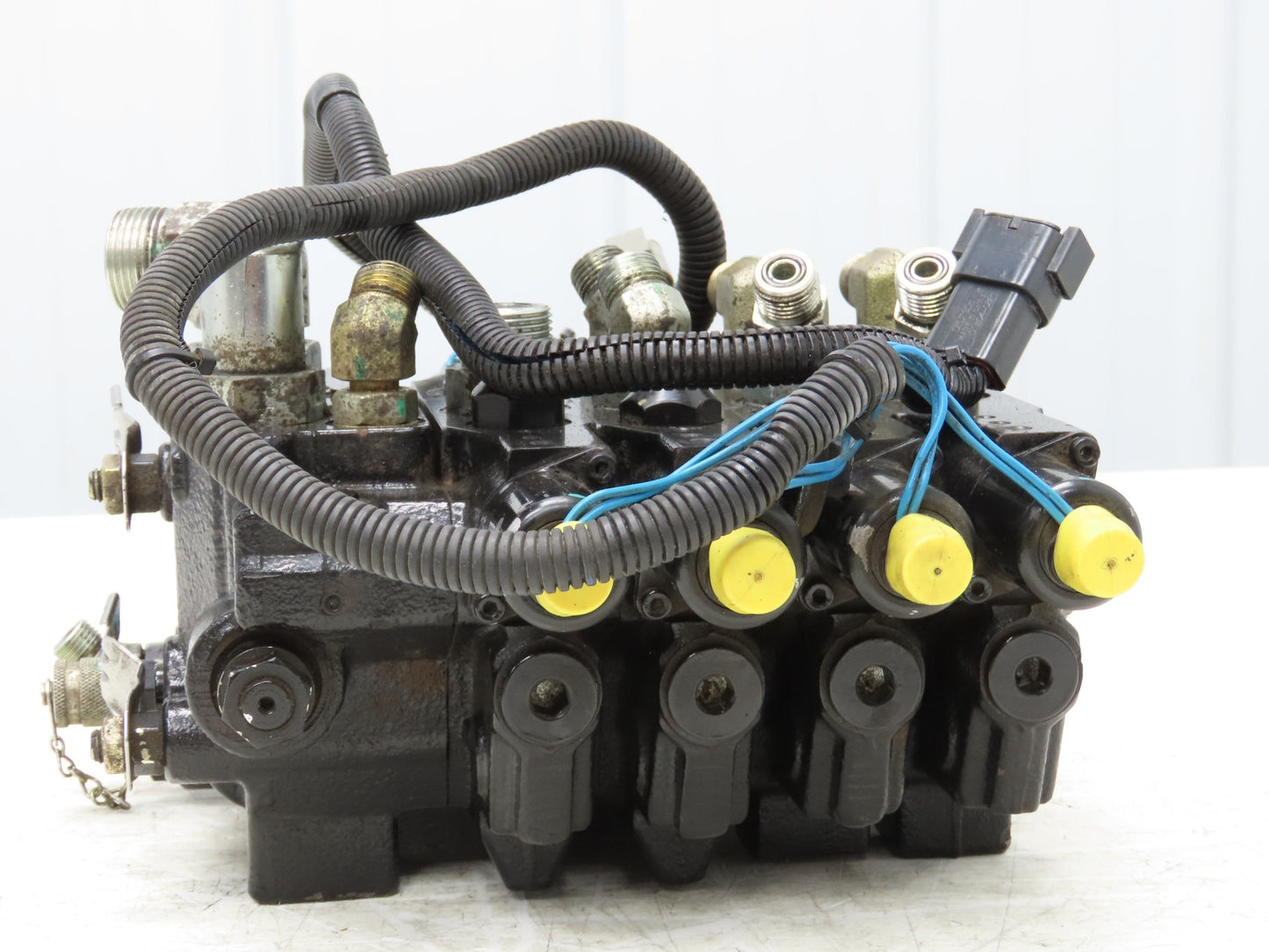 Yale VAL1410-3104-218 Forklift Hydraulic Control Valve Unit