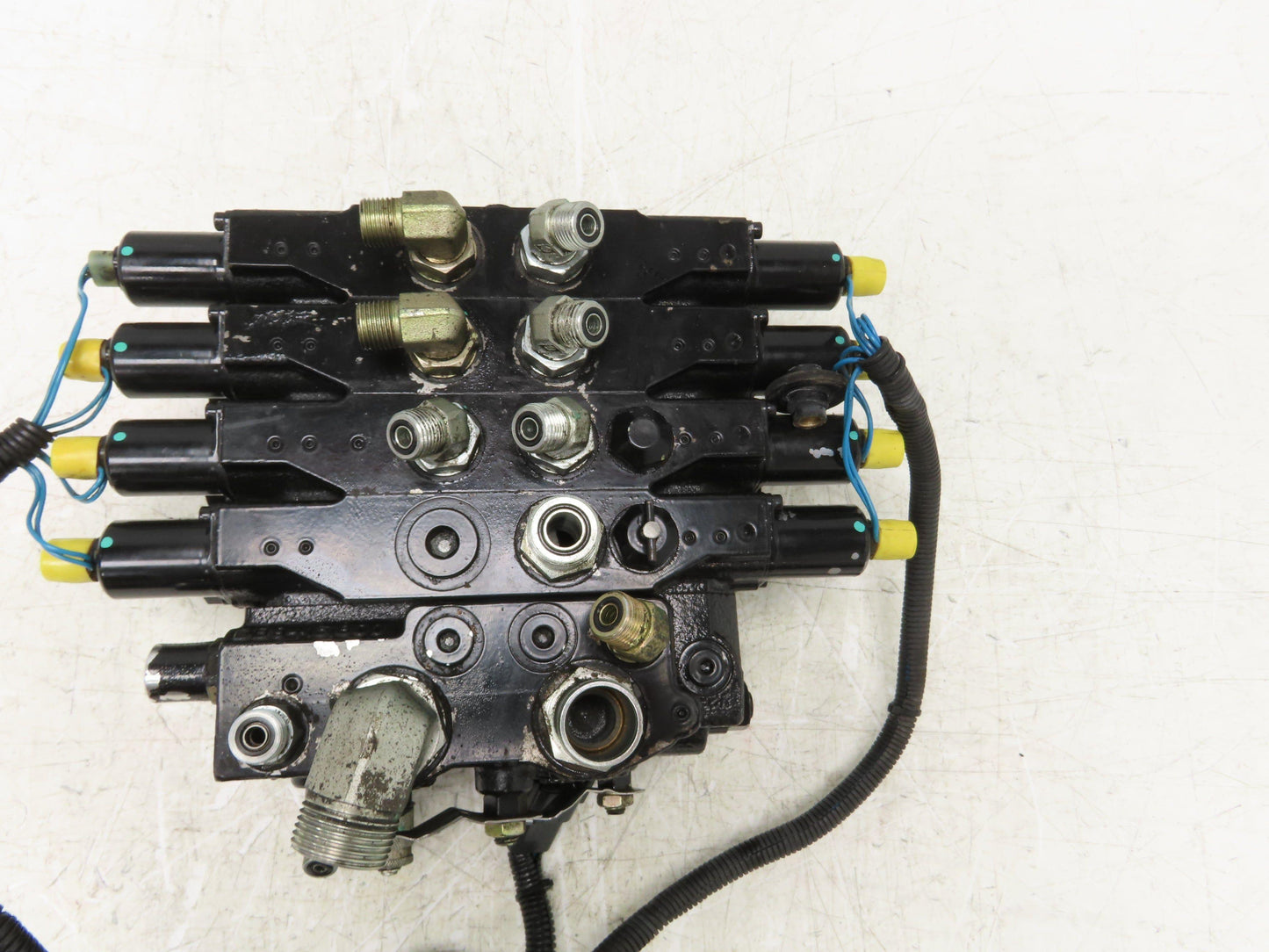 Yale VAL1410-3104-218 Forklift Hydraulic Control Valve Unit