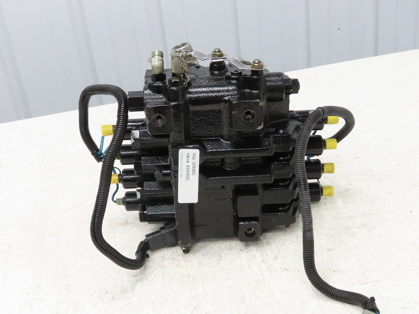 Yale VAL1410-3104-218 Forklift Hydraulic Control Valve Unit
