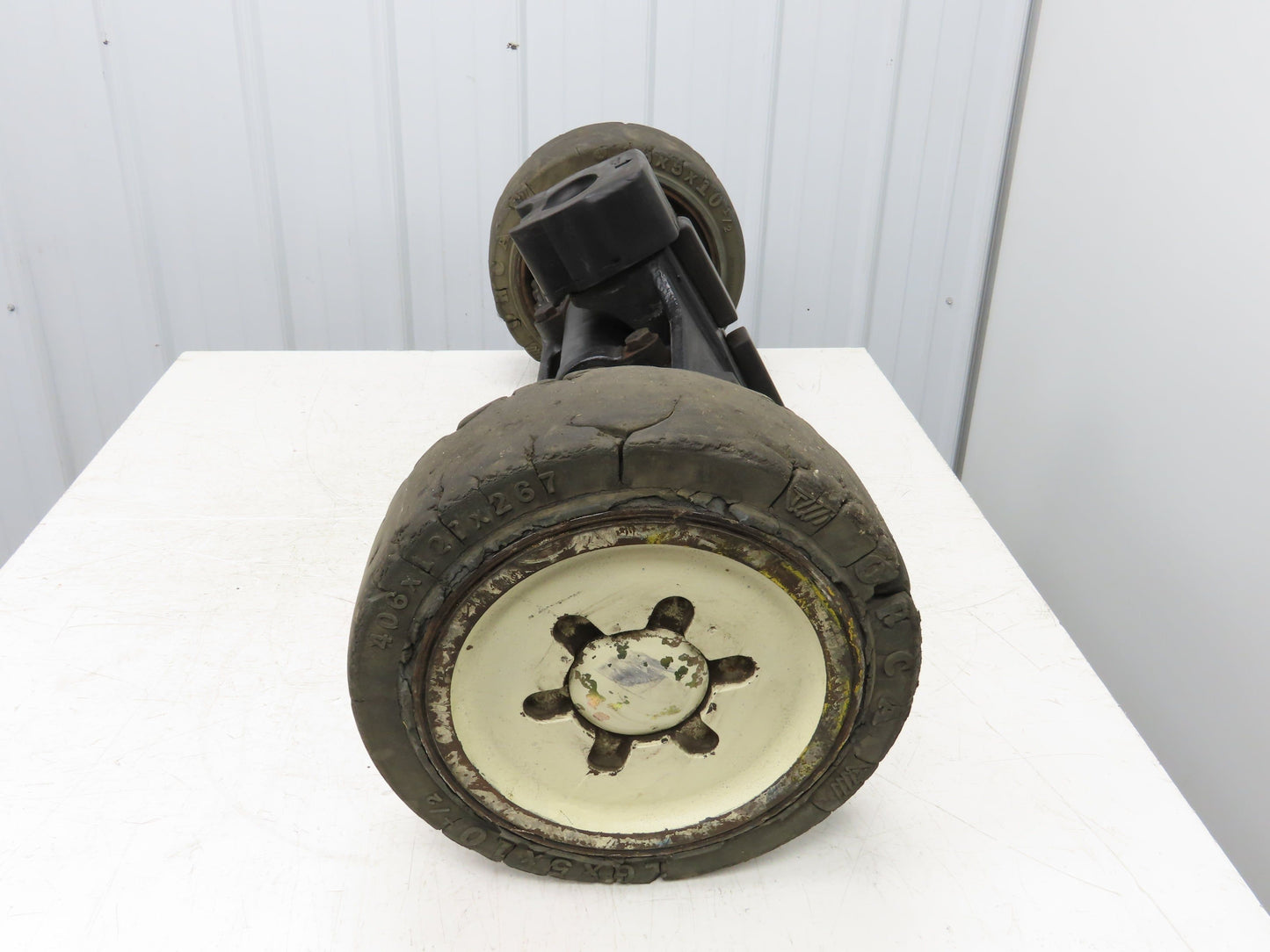 Yale ERC050VGN48TE083 Forklift Dual-Wheel Rear Axle Assembly