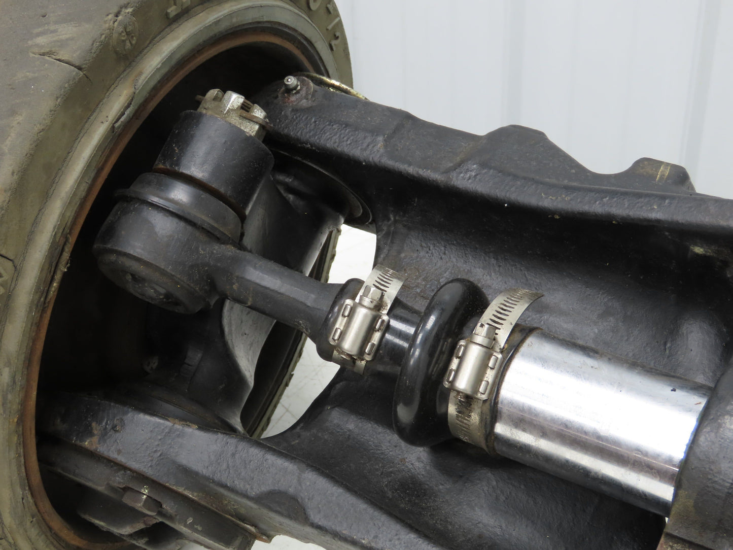 Yale ERC050VGN48TE083 Forklift Dual-Wheel Rear Axle Assembly