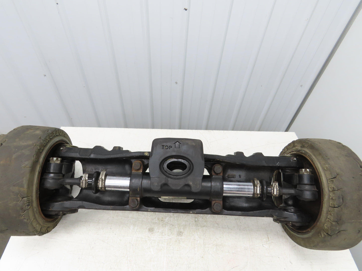 Yale ERC050VGN48TE083 Forklift Dual-Wheel Rear Axle Assembly