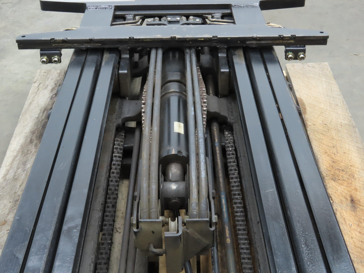 Yale ERC050VGN48TE083 Electric Forklift 189" 3 Stage Mast 4050lb Class II