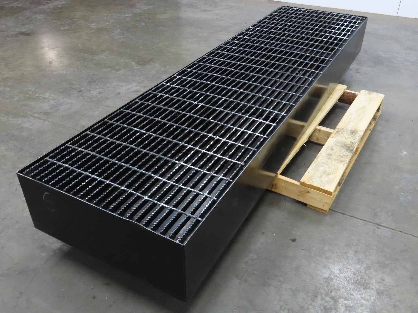 CNC Oil Coolant Tank 100gal Steel Oil Spill Catch Tank Walkway Grates 25x98x10"