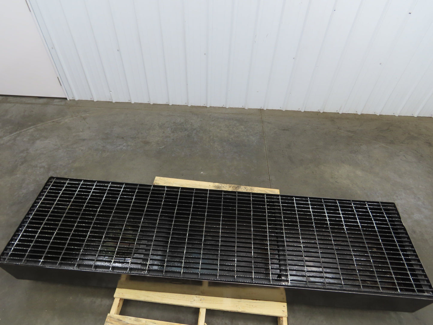 CNC Oil Coolant Tank 100gal Steel Oil Spill Catch Tank Walkway Grates 25x98x10"