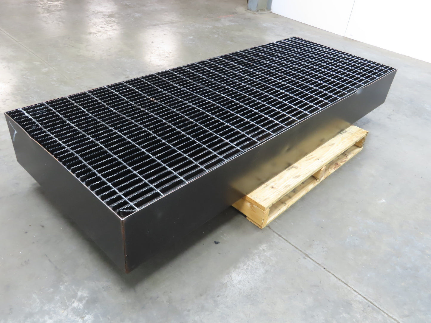 CNC Oil Coolant Tank 120gal Steel Oil Spill Catch Tank Walkway Grates 32x86x10"