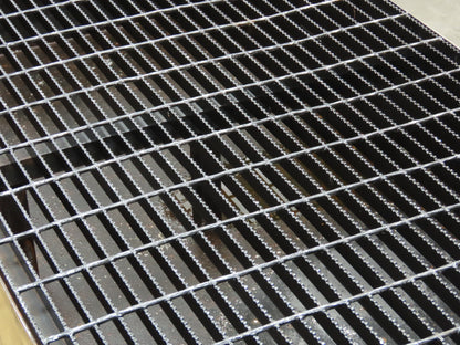 CNC Oil Coolant Tank 120gal Steel Oil Spill Catch Tank Walkway Grates 32x86x10"