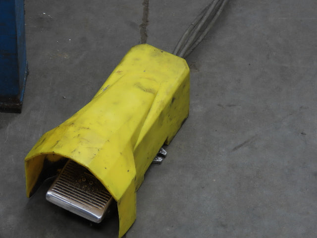 CTD F426 Straight Cut-Off Saw 16" Blade 3450 RPM 5 Hp 3Ph Air Foot Control 90°