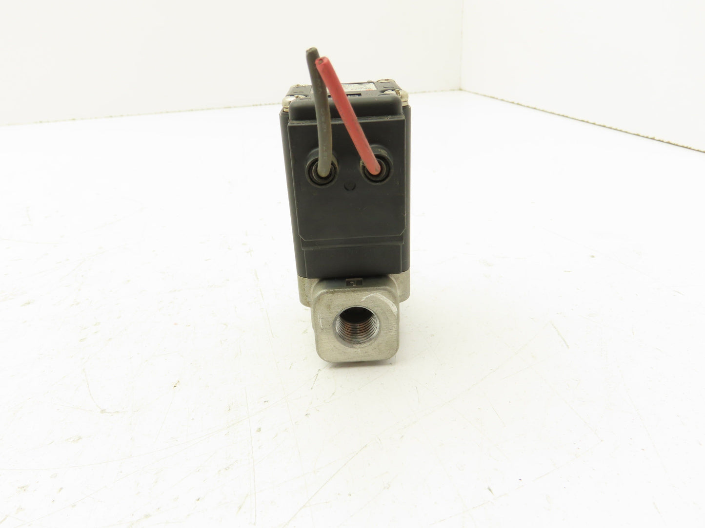 SMC VCA31-5G-4-02-F Pneumatic Solenoid Valve 24V Coil