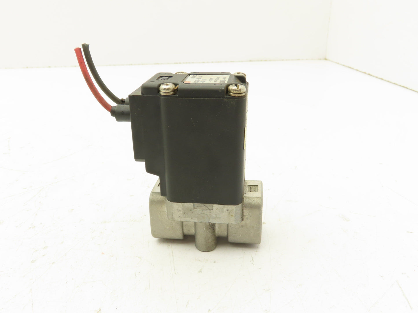 SMC VCA31-5G-4-02-F Pneumatic Solenoid Valve 24V Coil