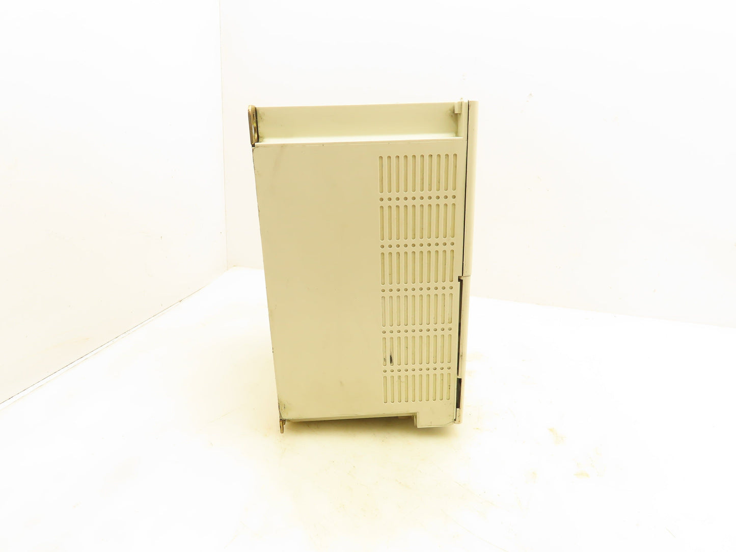 Toshiba VFS9-4055PL-WN(1) Transistor Inverter AC Drive 380/500V 14.3A 7.5HP 3PH