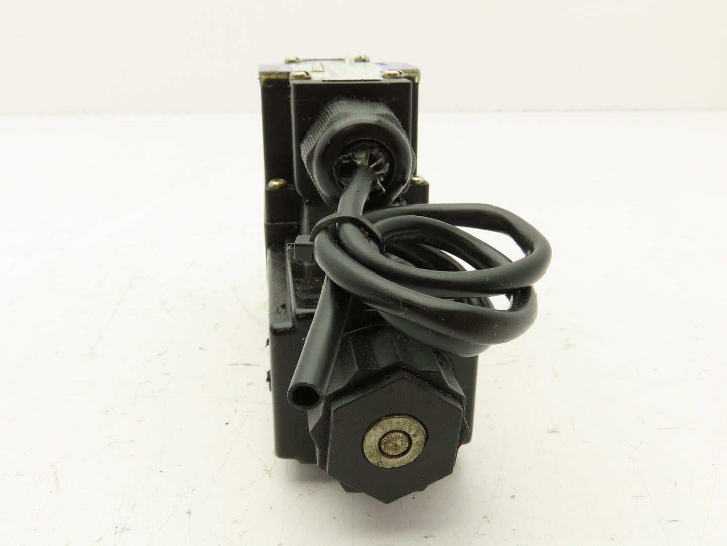 Northman HP SWH-G02-B2S-A220-10 Solenoid Operated Directional Control Valve