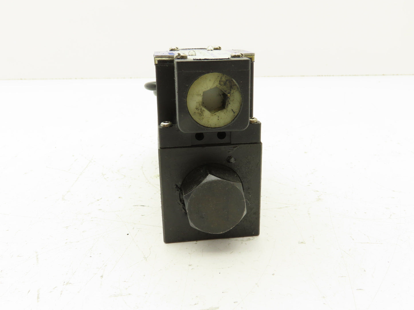 Northman HP SWH-G02-B2S-A220-10 Solenoid Operated Directional Control Valve