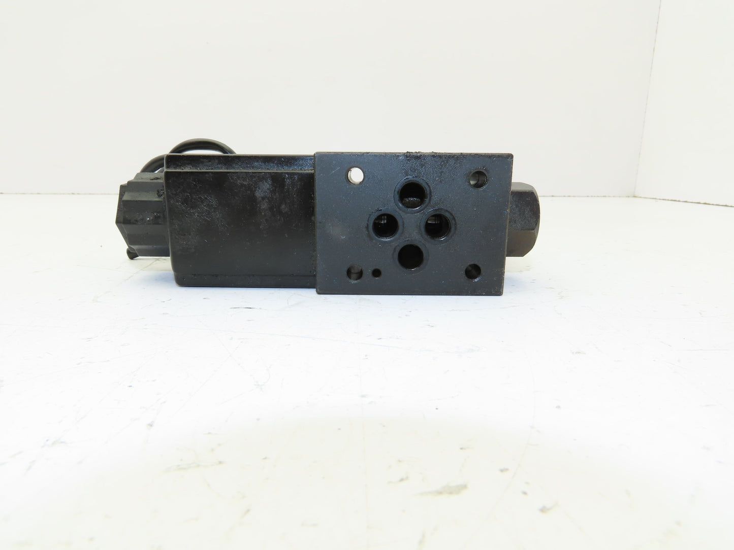 Northman HP SWH-G02-B2S-A220-10 Solenoid Operated Directional Control Valve