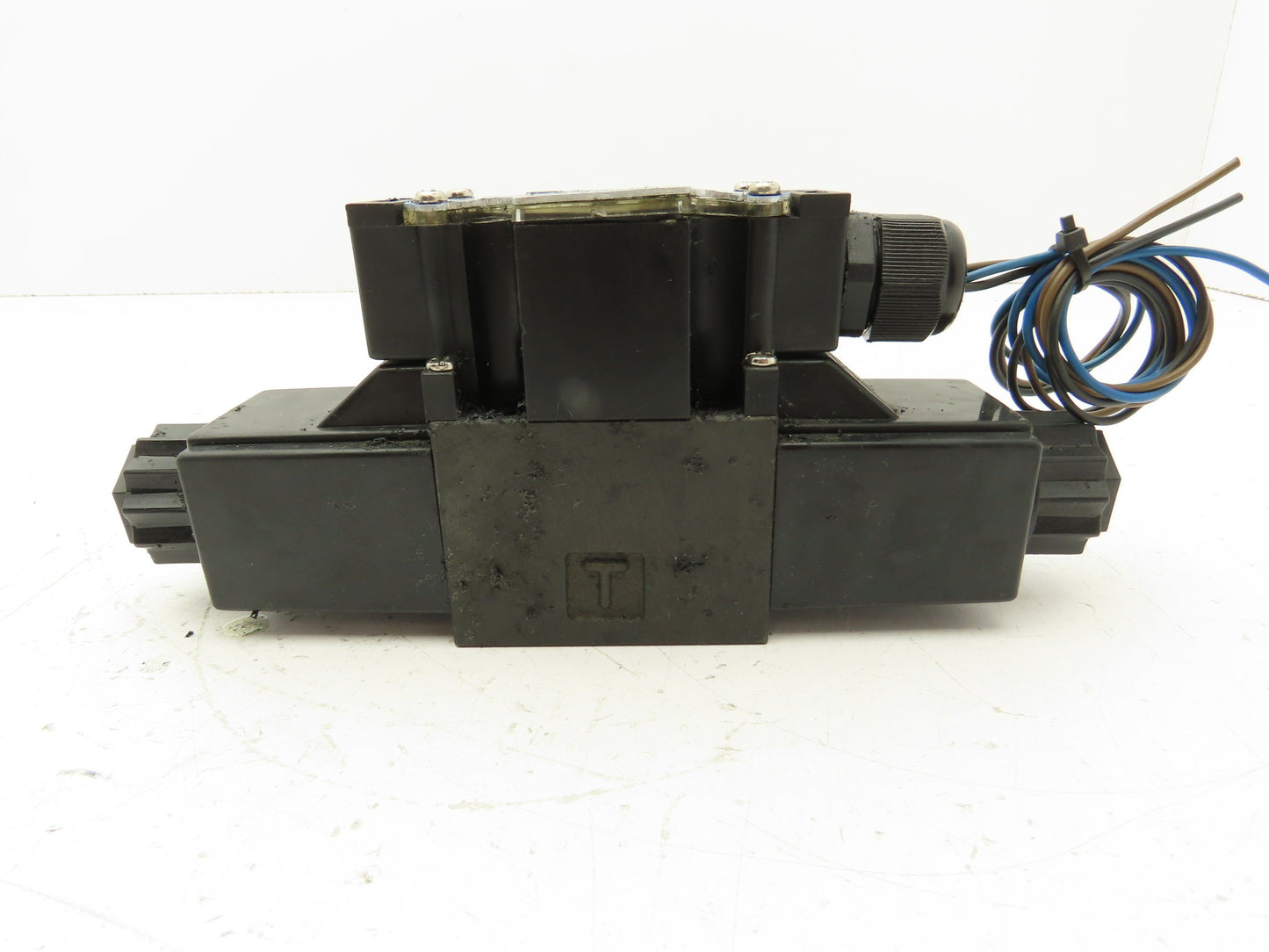 Northman SWH-G02-C4-A220-10 Hydraulic Solenoid Operated Direction Control Valve